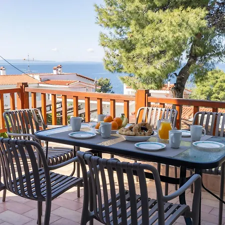 Sunset Cove By Halu! - Spacious 4-bedroom Apartment