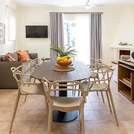 Sunset Cove By Halu! - Spacious 4-bedroom Apartment