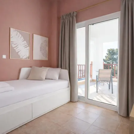 Sunset Cove By Halu! - Spacious 4-bedroom Apartment